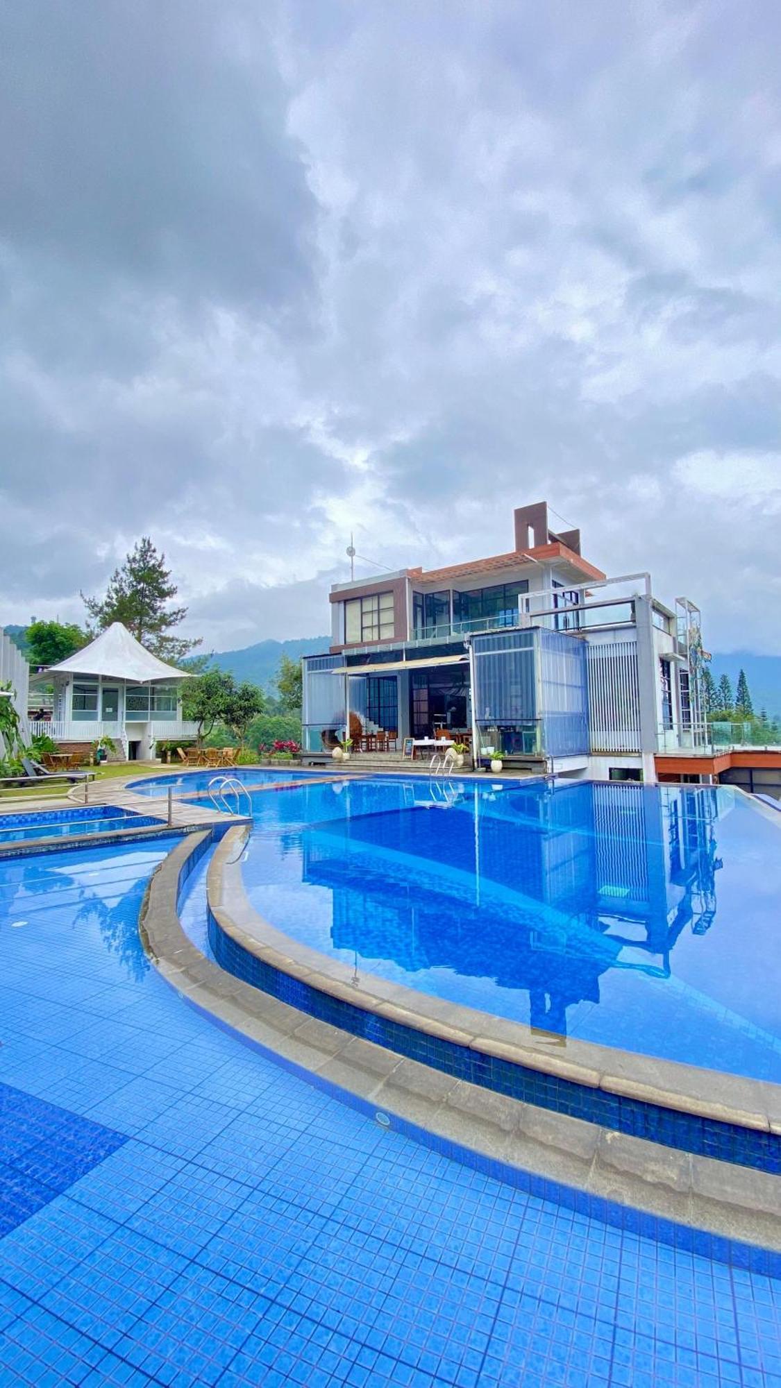 De Pointe Resort & Resto Campaka Kültér fotó